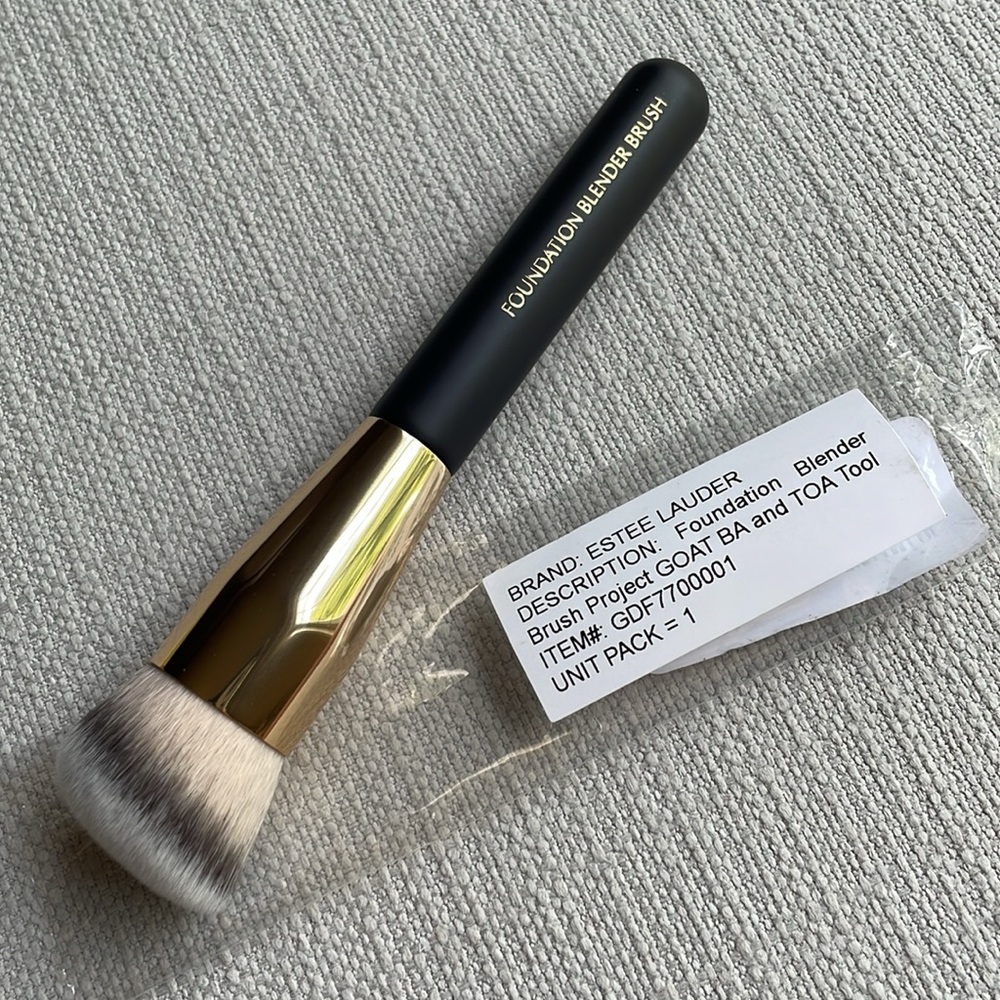 Estee Lauder Foundation Blender Brush - new!